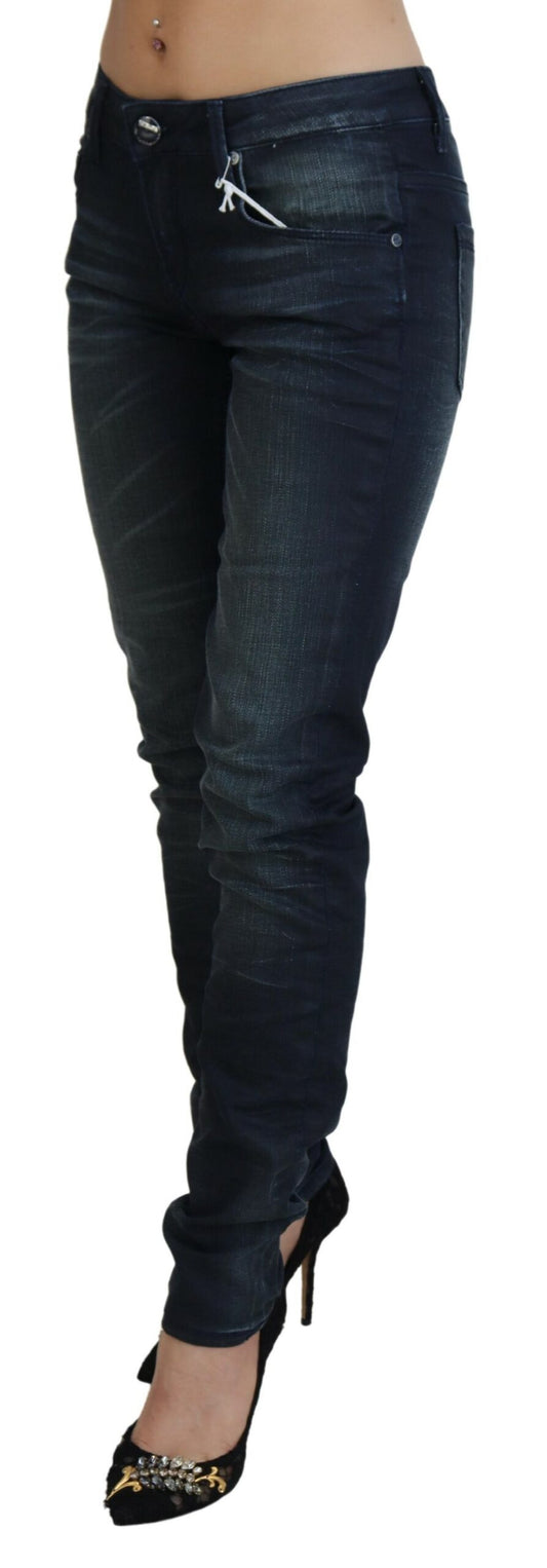 Acht Blaue gewaschene Jeans mit niedriger Taille und schmaler Passform aus Baumwoll-Denim