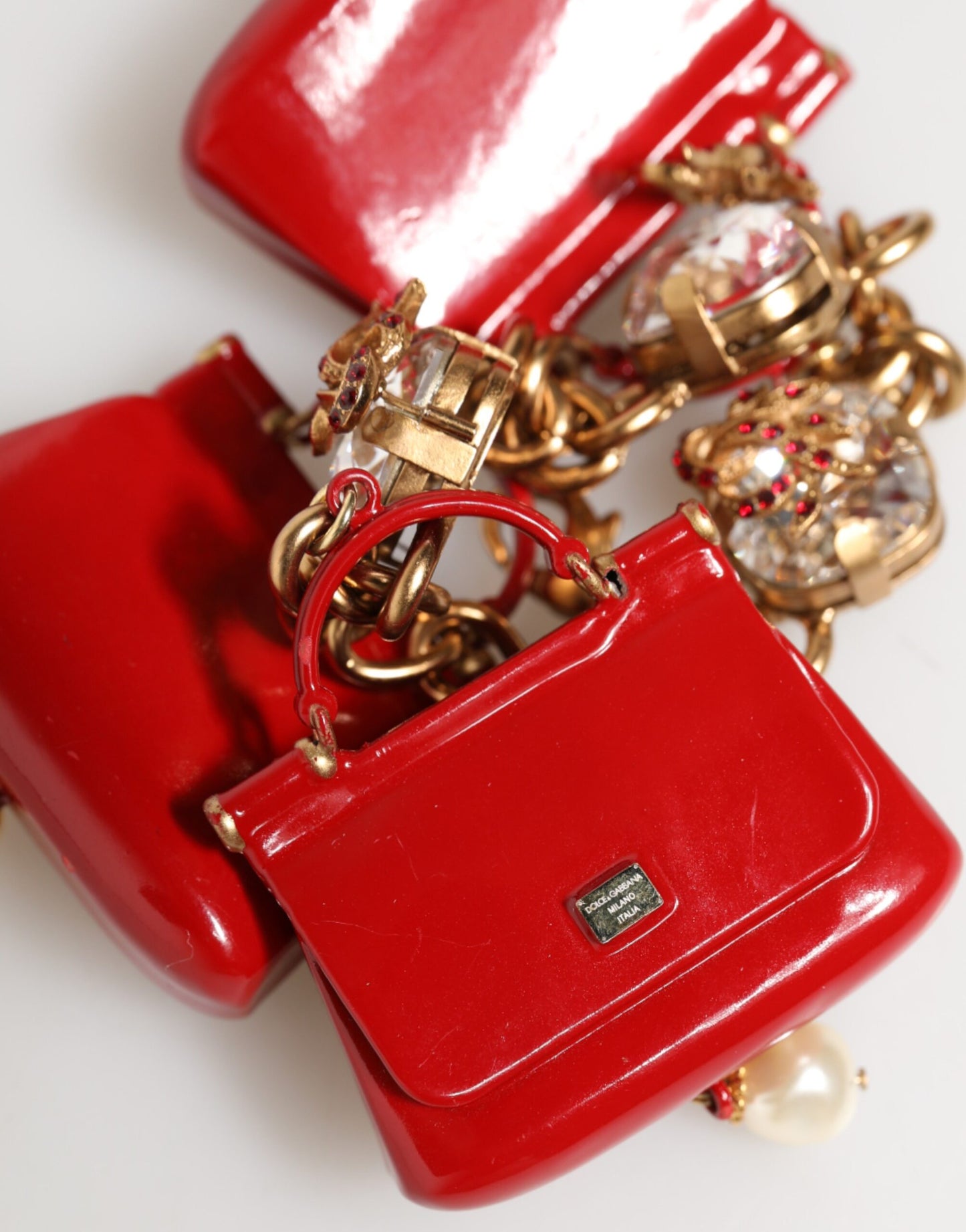 Dolce & Gabbana Gold-Bronze-Armband mit Taschen-Anhänger und Kristallverzierung