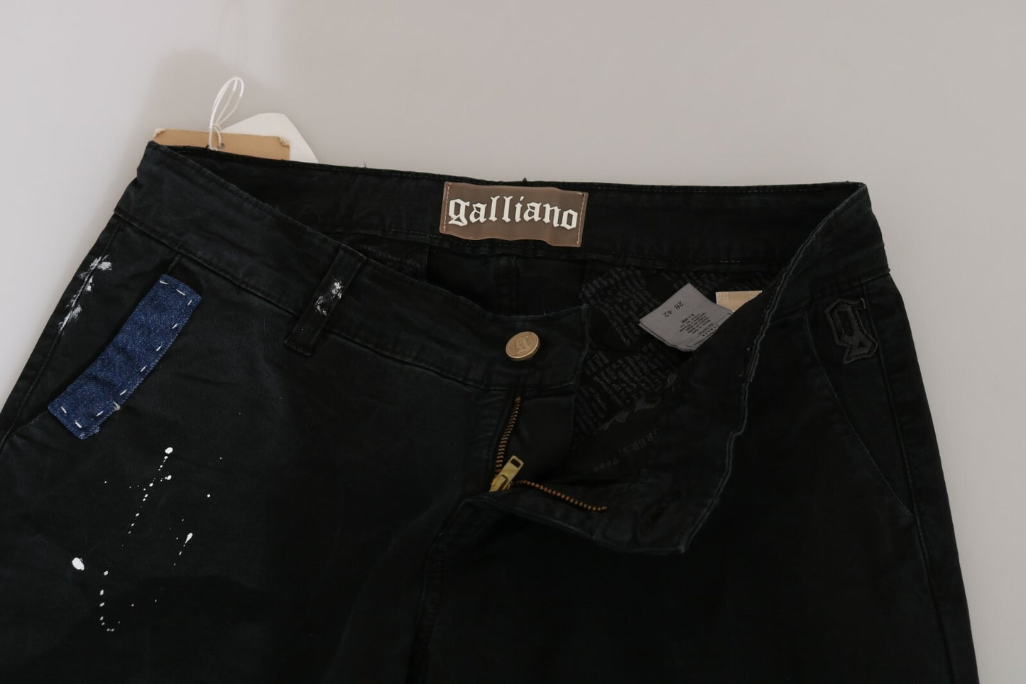 John Galliano Schwarze Low-Waist-Jeans mit weißer Bemalung