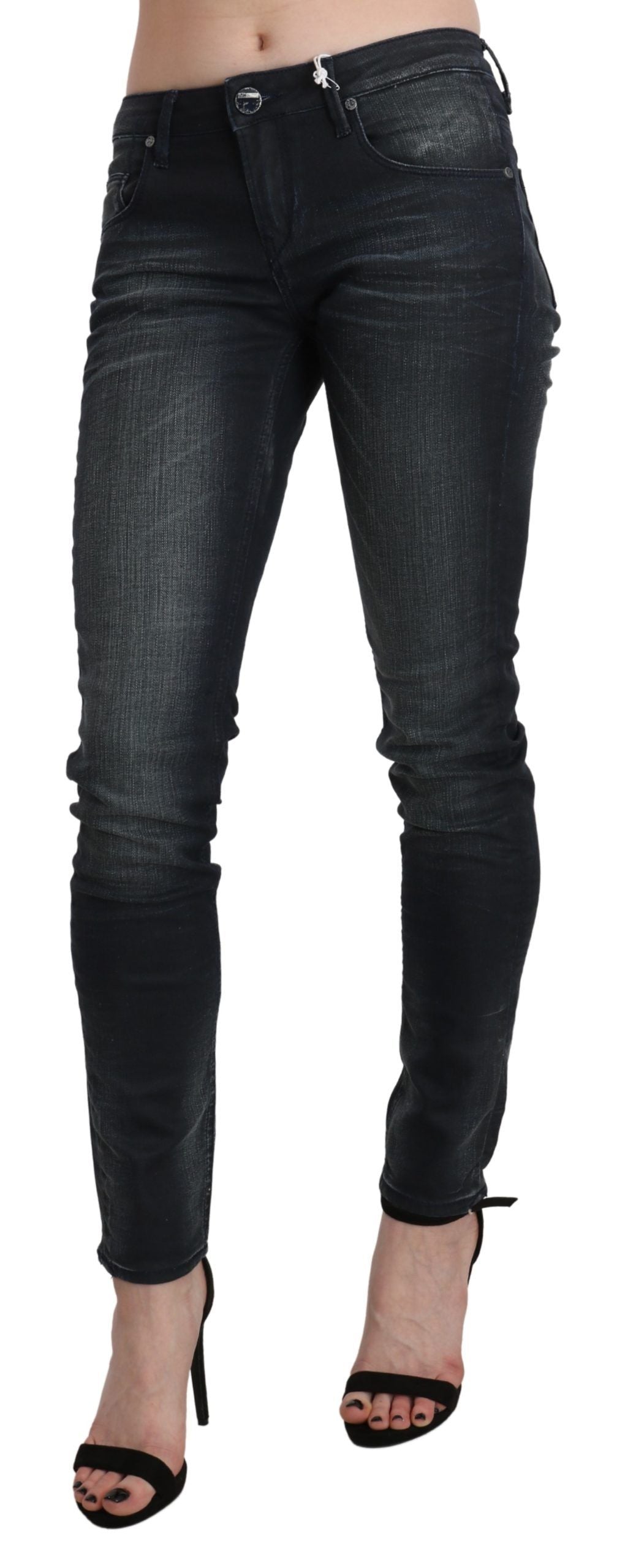 Acht Schwarze gewaschene Denim-Hose mit niedriger Taille