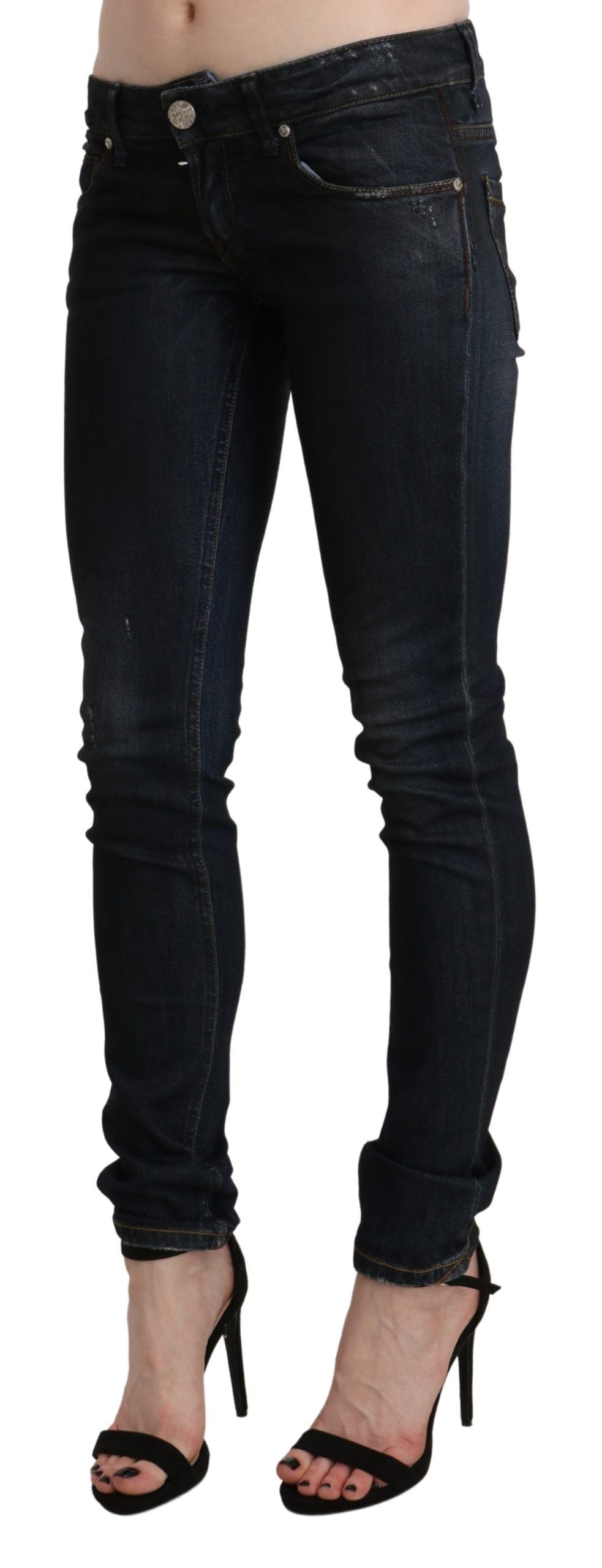 Acht Schwarze gewaschene Skinny Denim-Jeans mit niedriger Taille