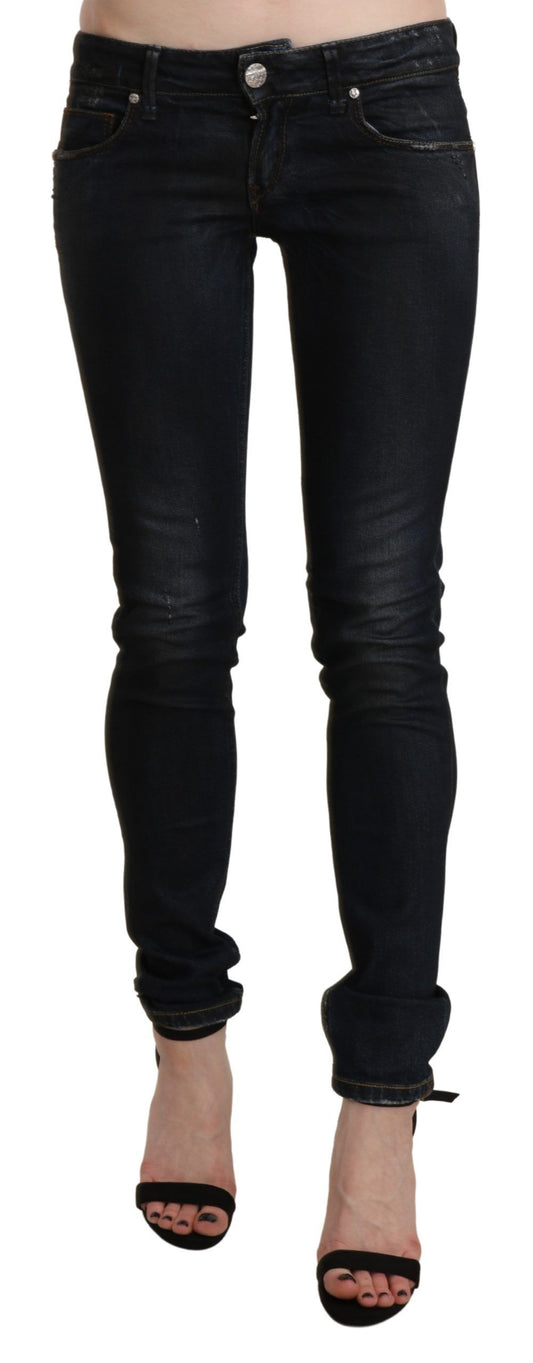 Acht Schwarze gewaschene Skinny Denim-Jeans mit niedriger Taille
