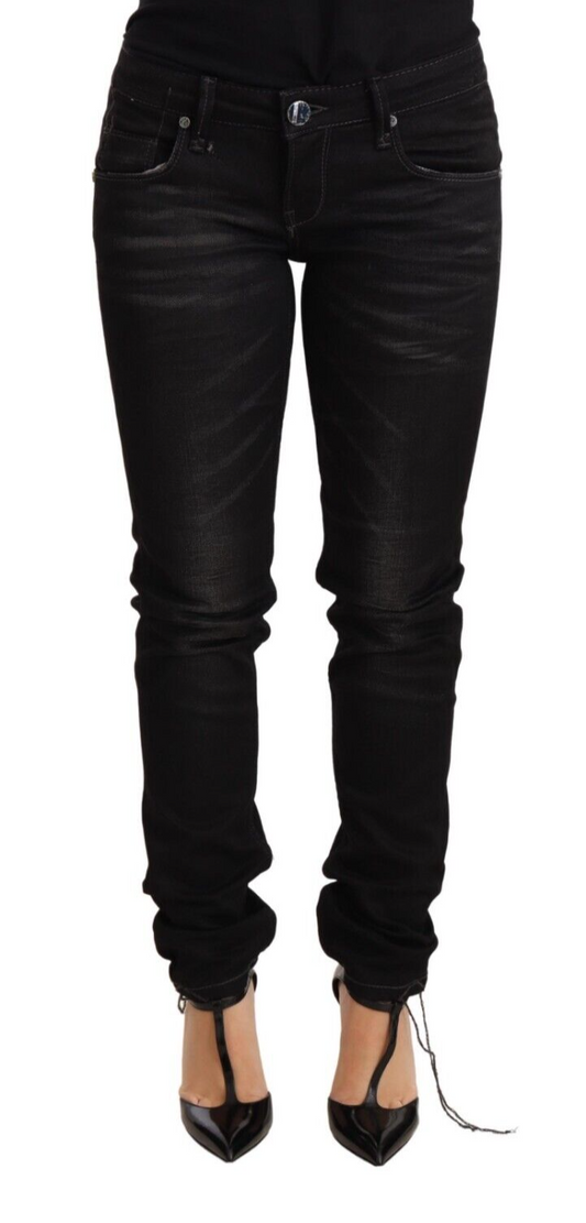 Acht Schwarze Slim Fit Denim-Hosenjeans aus gewaschener Baumwolle mit niedriger Taille