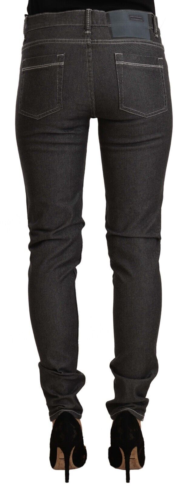 Acht Schwarze Skinny Denim Jeans mit niedriger Taille und schmaler Passform