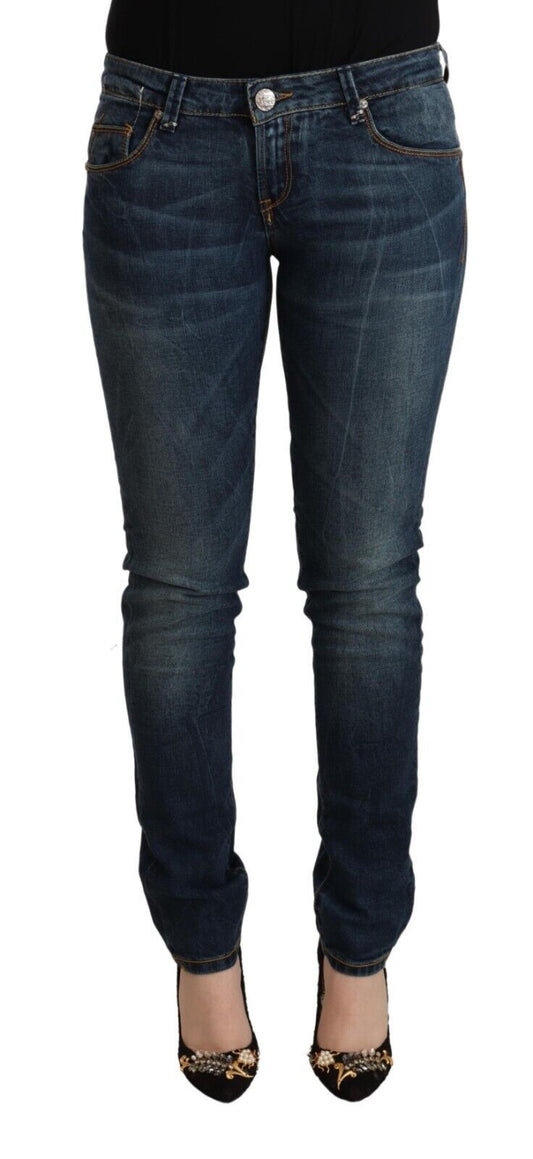 Acht Blaue Slim Fit Denim-Jeans mit niedriger Taille aus gewaschener Baumwolle