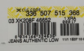 Acht Blaue Baumwoll-Stretch-Jeans mit niedriger Taille