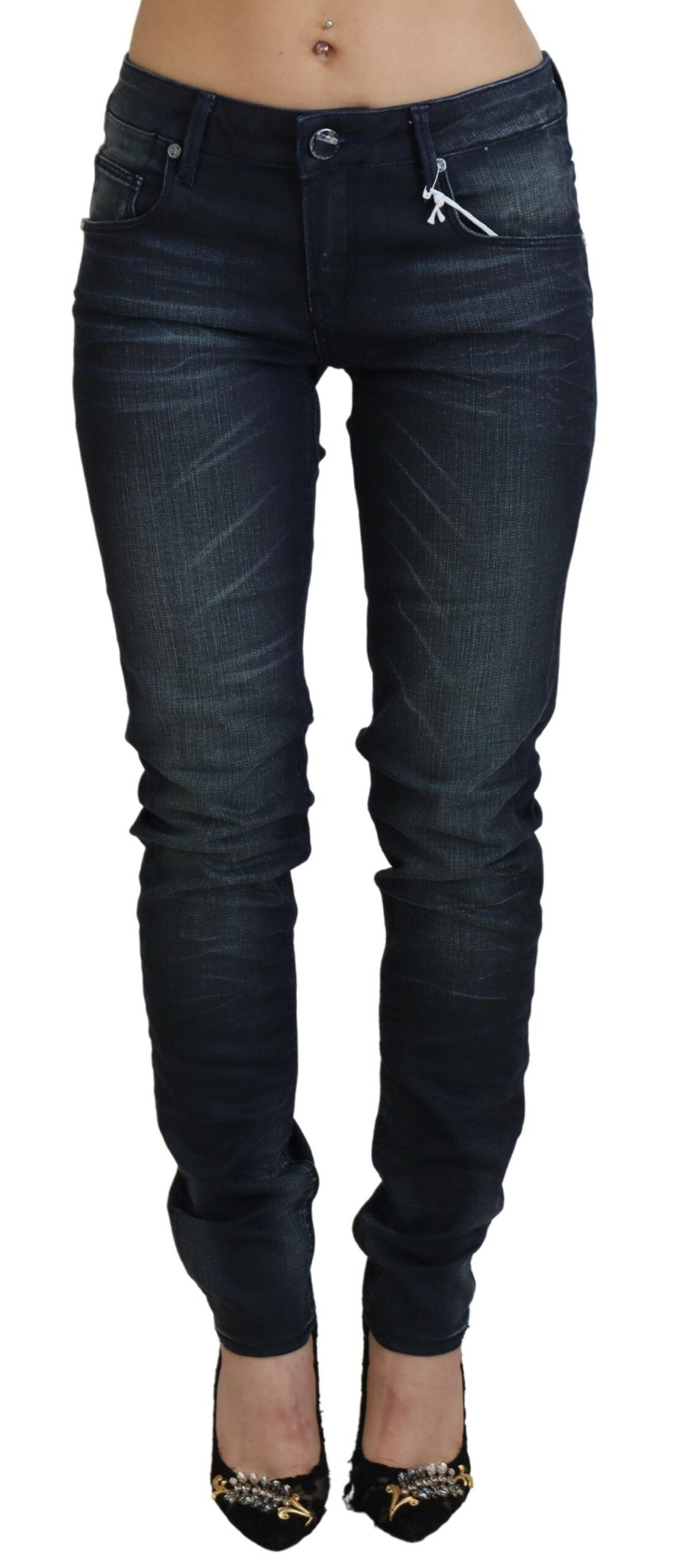 Acht Blaue gewaschene Jeans mit niedriger Taille und schmaler Passform aus Baumwoll-Denim