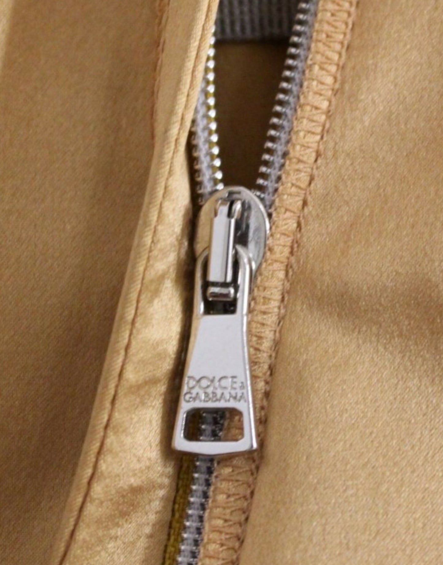 Dolce & Gabbana Bronzefarbenes Seiden-Etuikleid