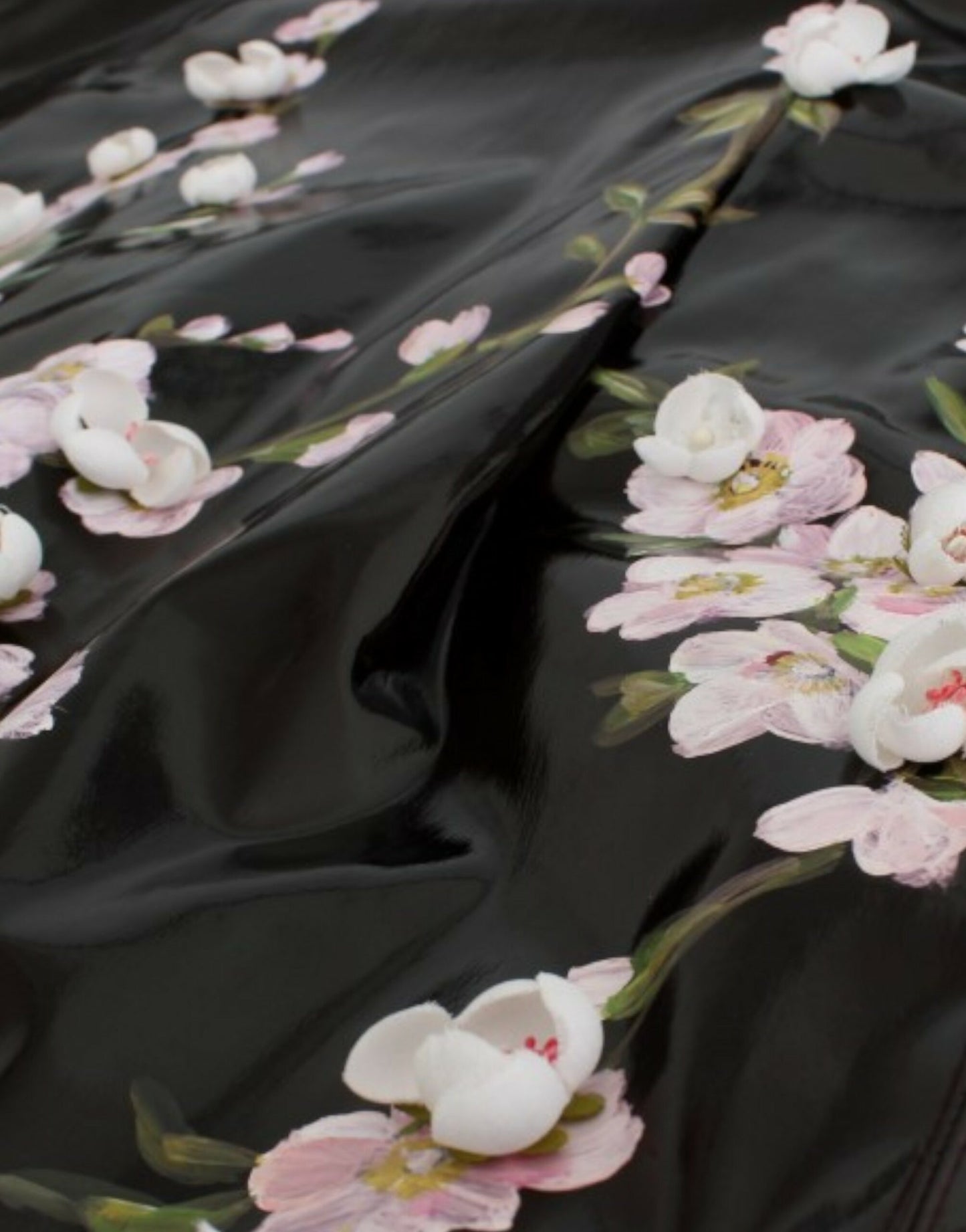 Dolce & Gabbana Schwarzes Lackkleid mit Blumen HANDPAINTED