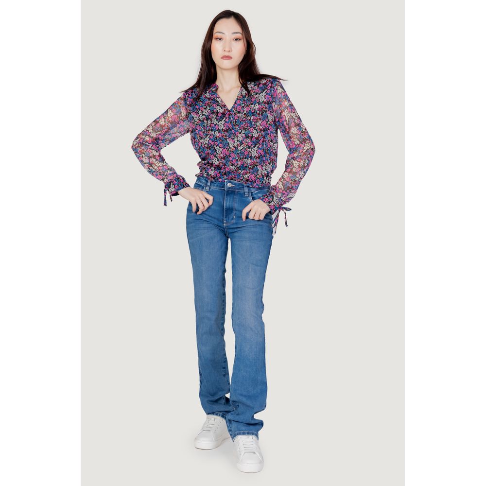 Guess Hellblaue Mom Jeans aus Bio-Baumwolle