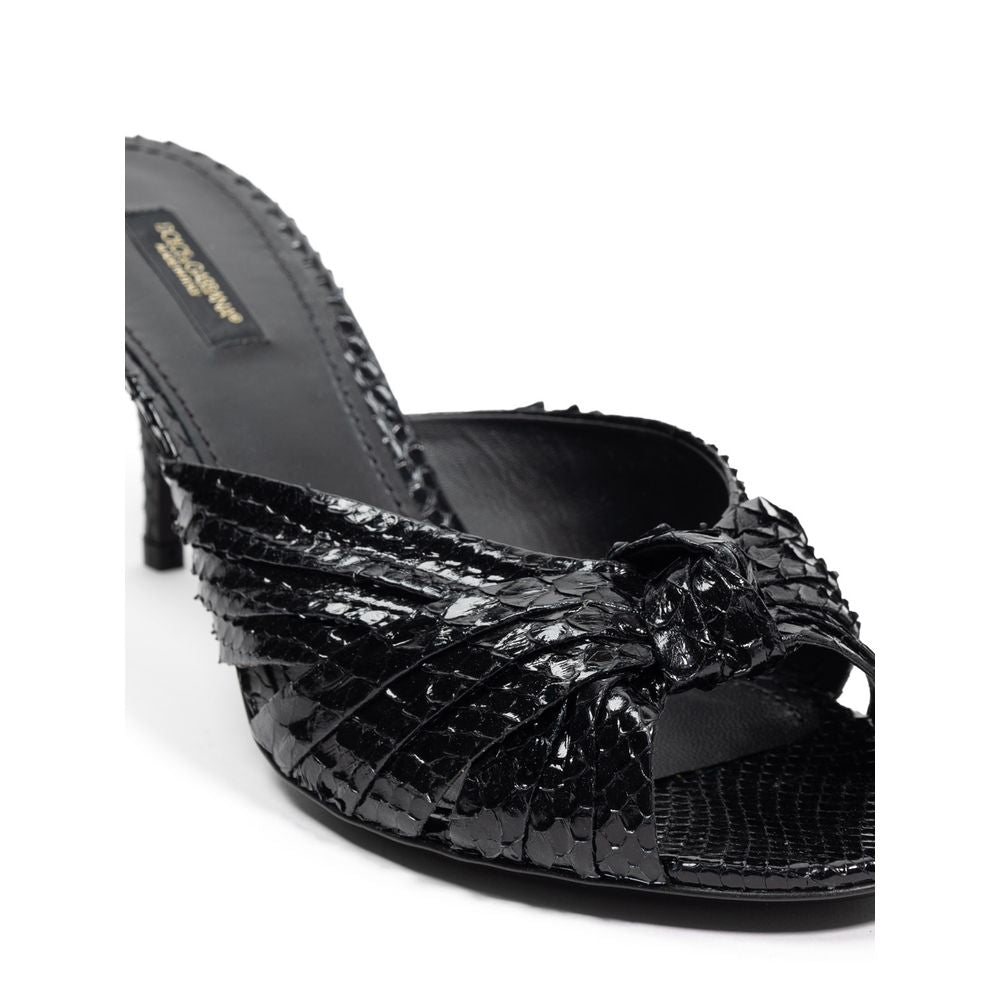 Dolce & Gabbana Sandalen mit Schlangenhaut-Print und Plateauabsatz in Schwarz