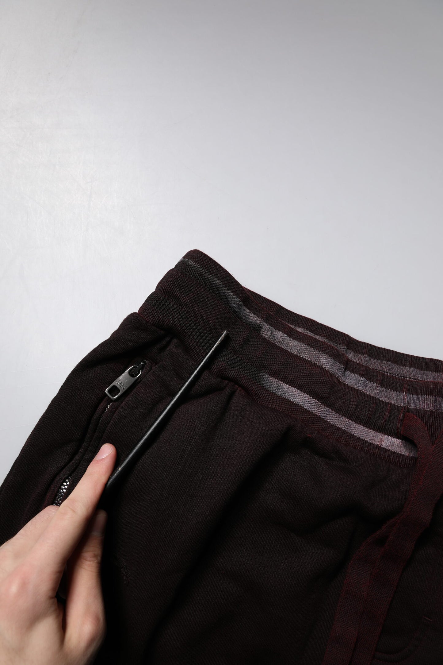 Dolce & Gabbana Maroon Baumwolle Logo Plaque Männer Bermuda Shorts