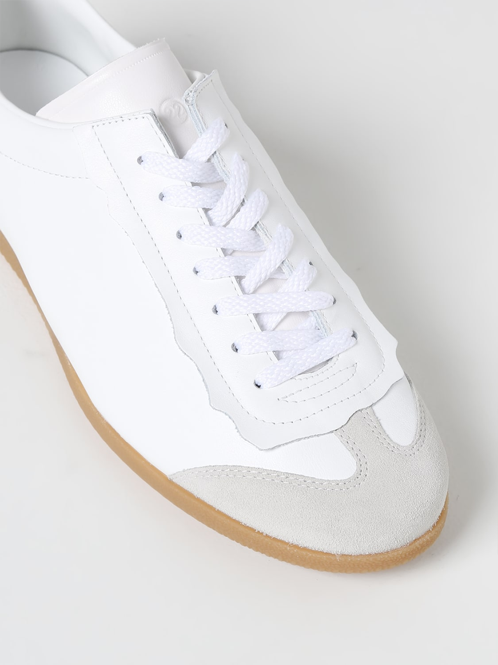 Maison Margiela Niedrige, federleichte Sneakers aus Leder und Wildleder