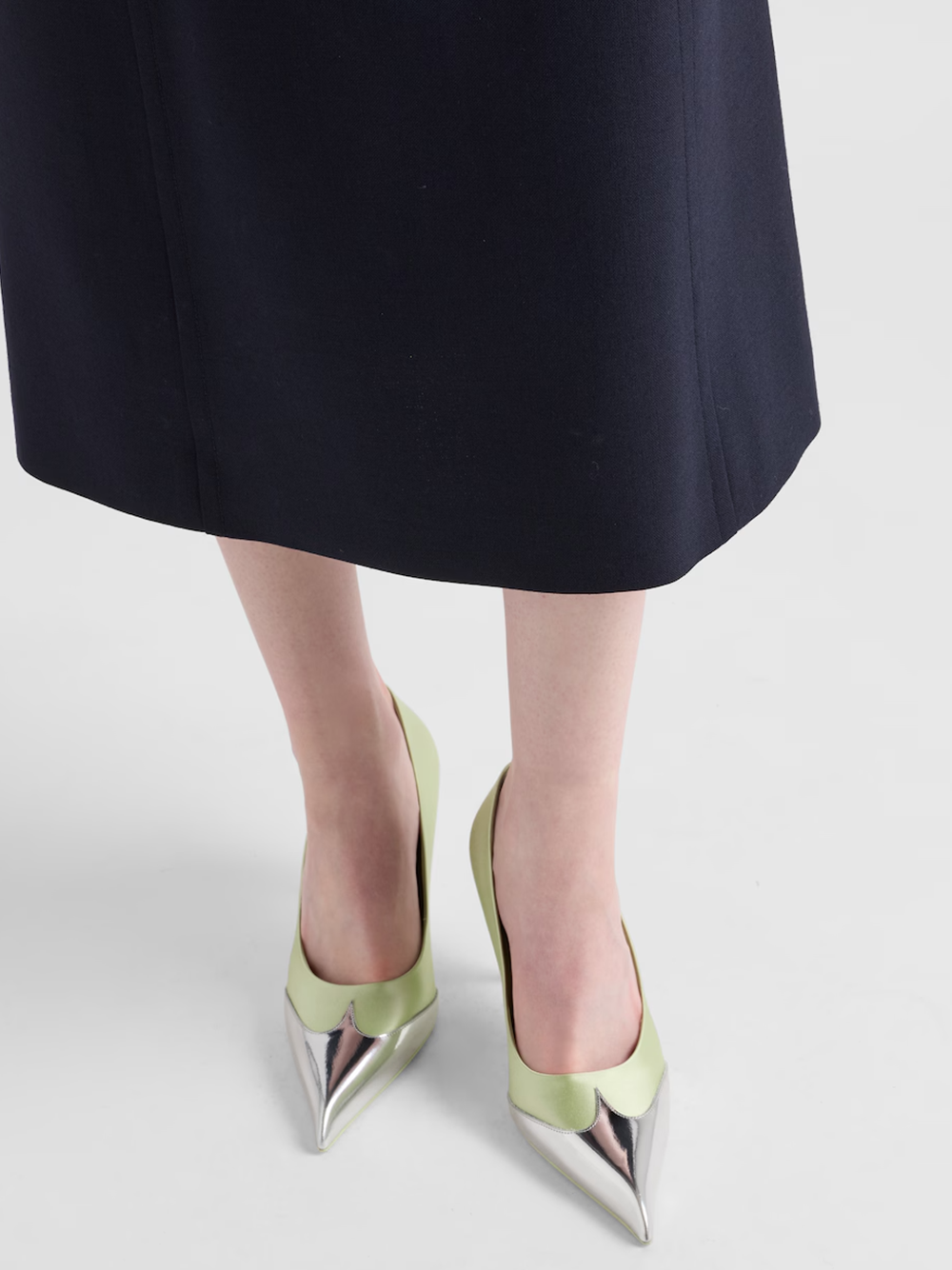 Prada Pumps aus Satin und Metallic-Leder
