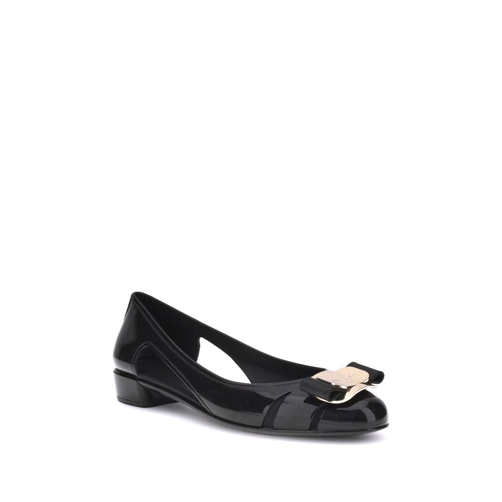 Ferragamo Elegante schwarze Ballett-Ballerinas aus Gummi