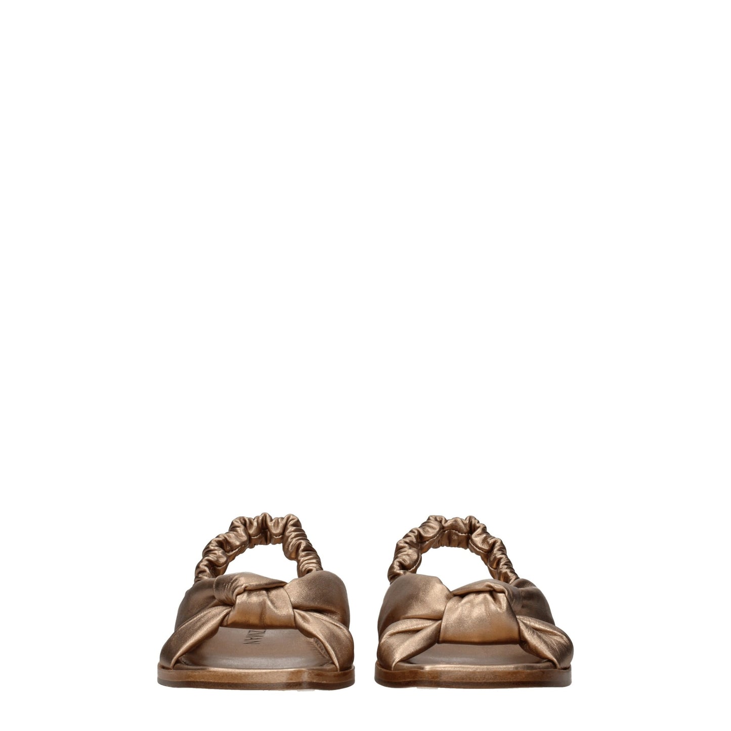 Stuart Weitzman Flache Sandalen aus Leder in Gold