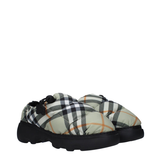 Burberry Slipper aus grünem Stoff