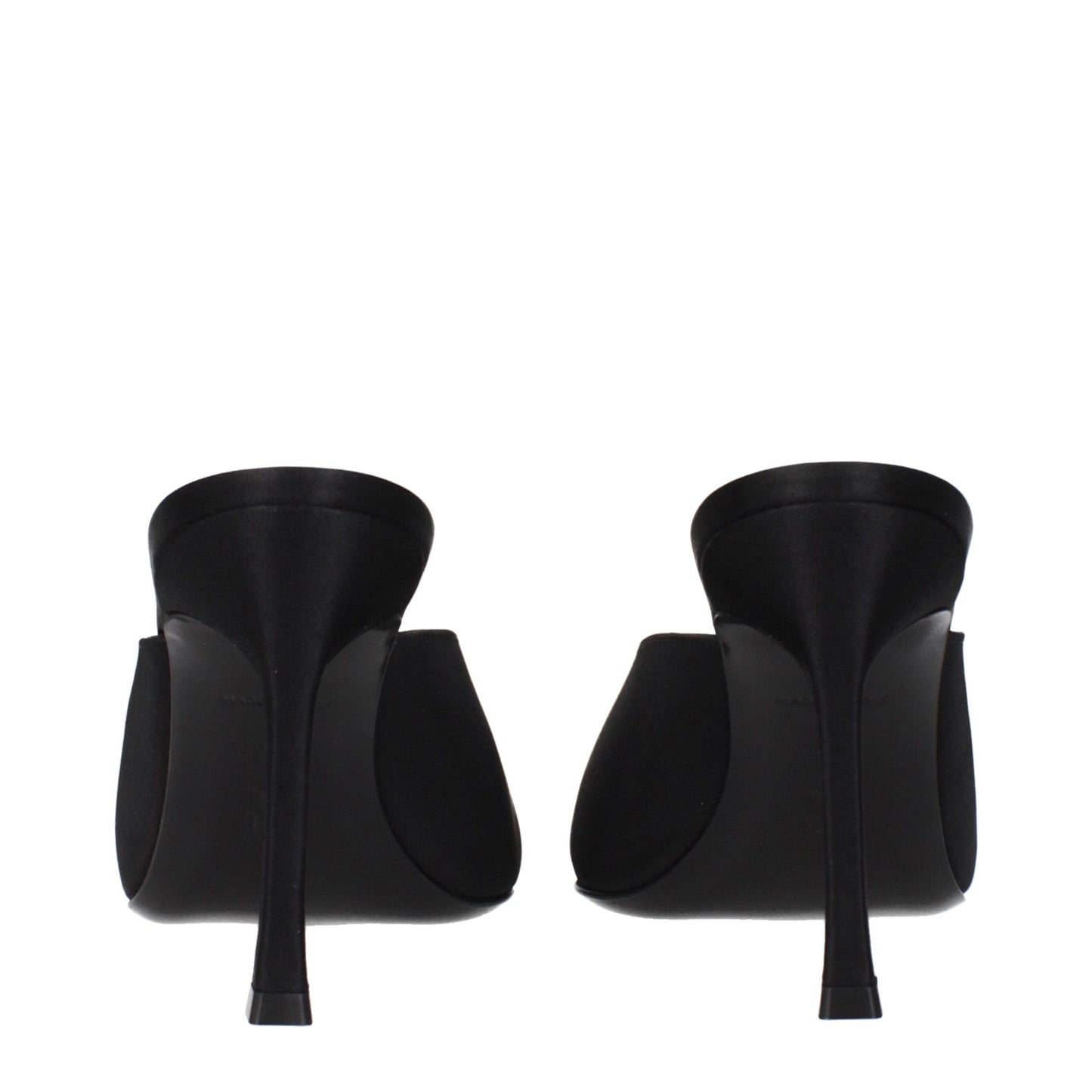 Amina Muaddi Schwarze Satin-Pumps