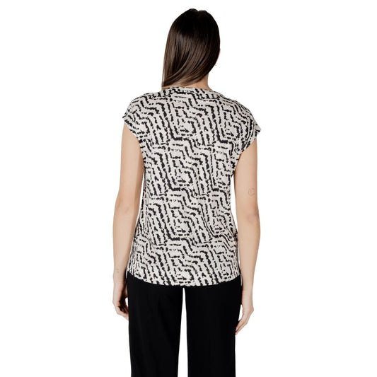 Street One T-Shirt aus cremefarbener Baumwolle