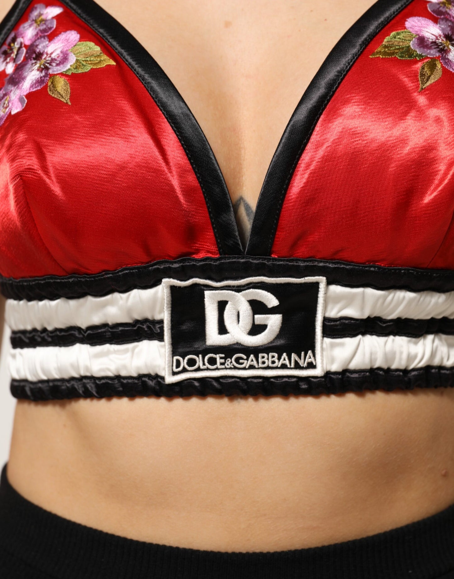Dolce & Gabbana Rotes Satin Bralette Crop Top mit Blumenstickerei