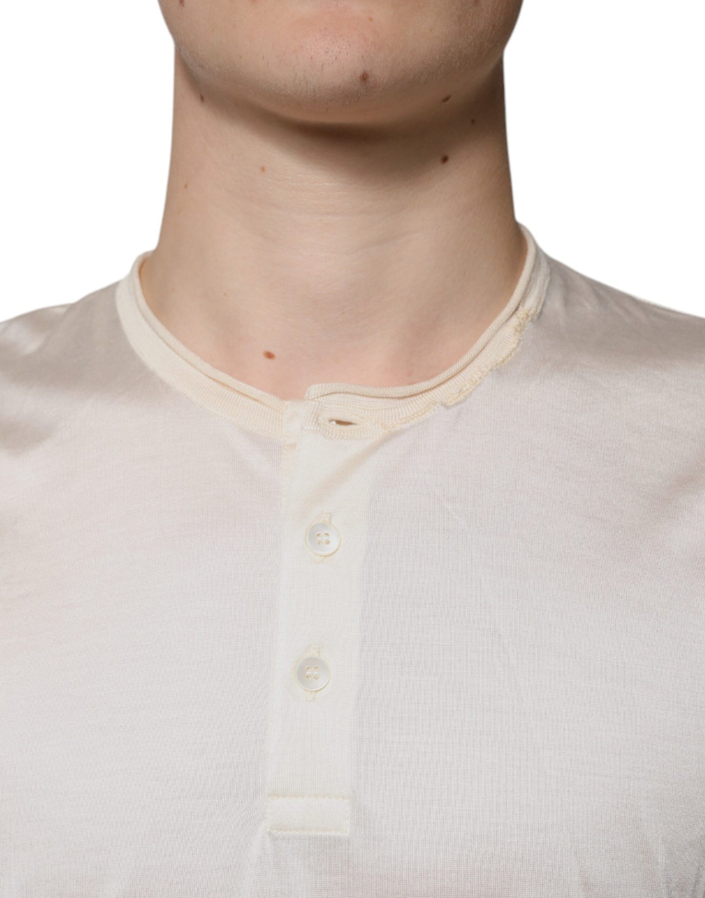 Dolce & Gabbana Off White Silk Henley T-Shirt mit kurzen Ärmeln