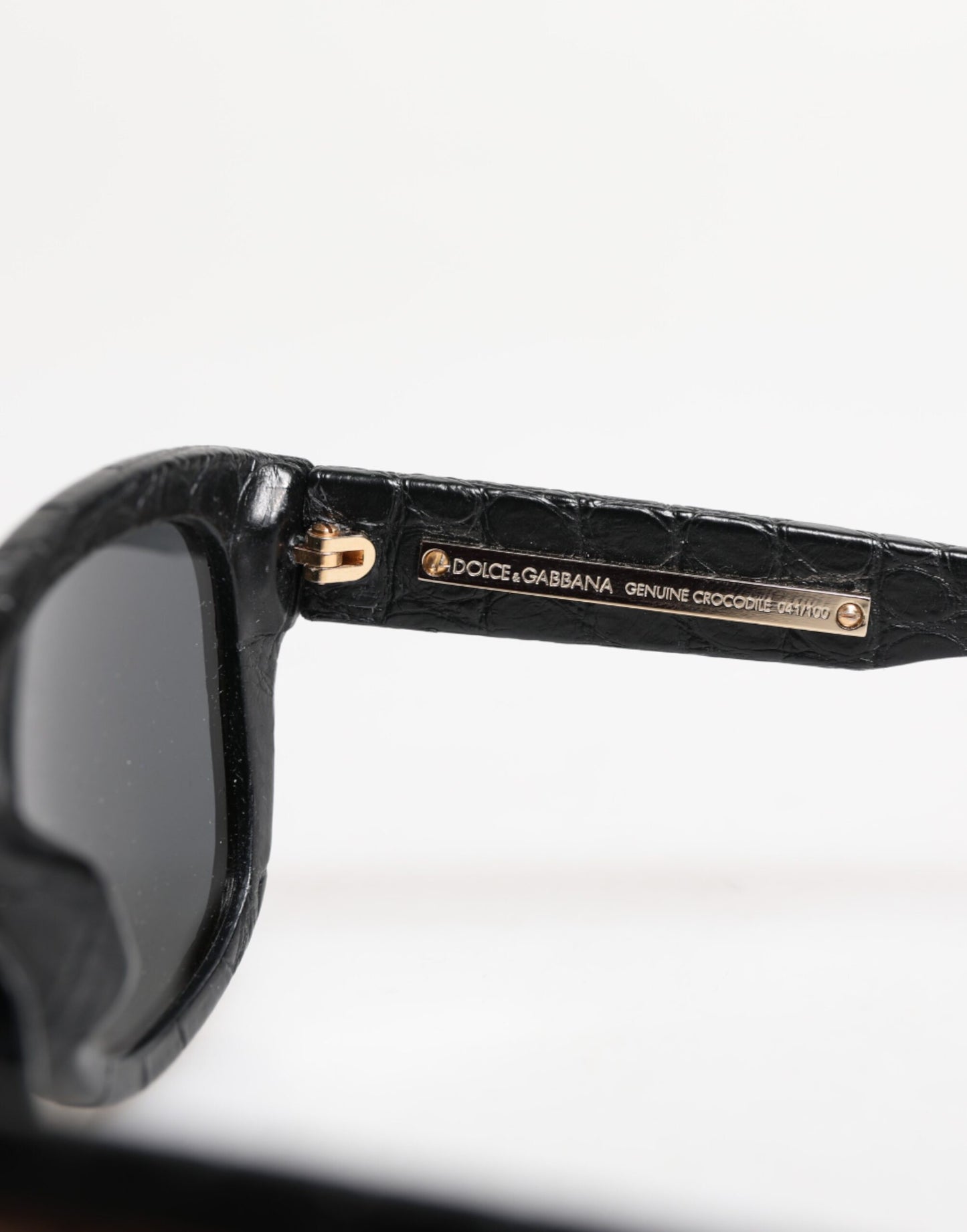 Dolce & Gabbana DG4177 Sonnenbrille mit Lederrahmen und getönten Gläsern