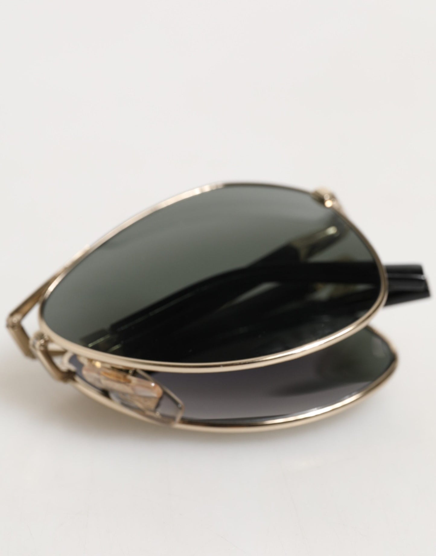 Dolce & Gabbana DG2106K Schwarze Sonnenbrille mit vergoldetem Metallrahmen und polarisierten Gläsern