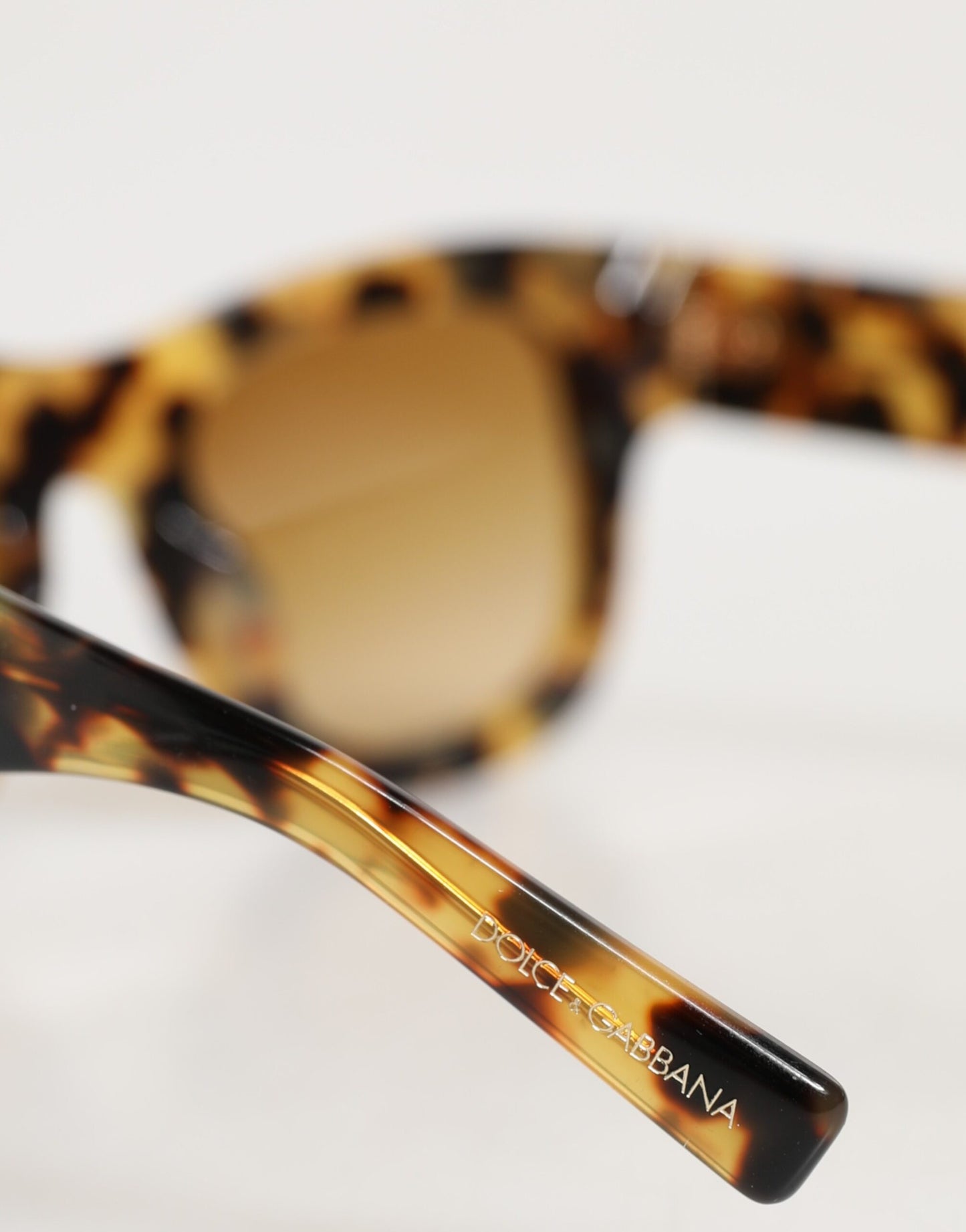 Dolce & Gabbana DG4379F Sonnenbrille mit weißem Schildpatt-Verlauf