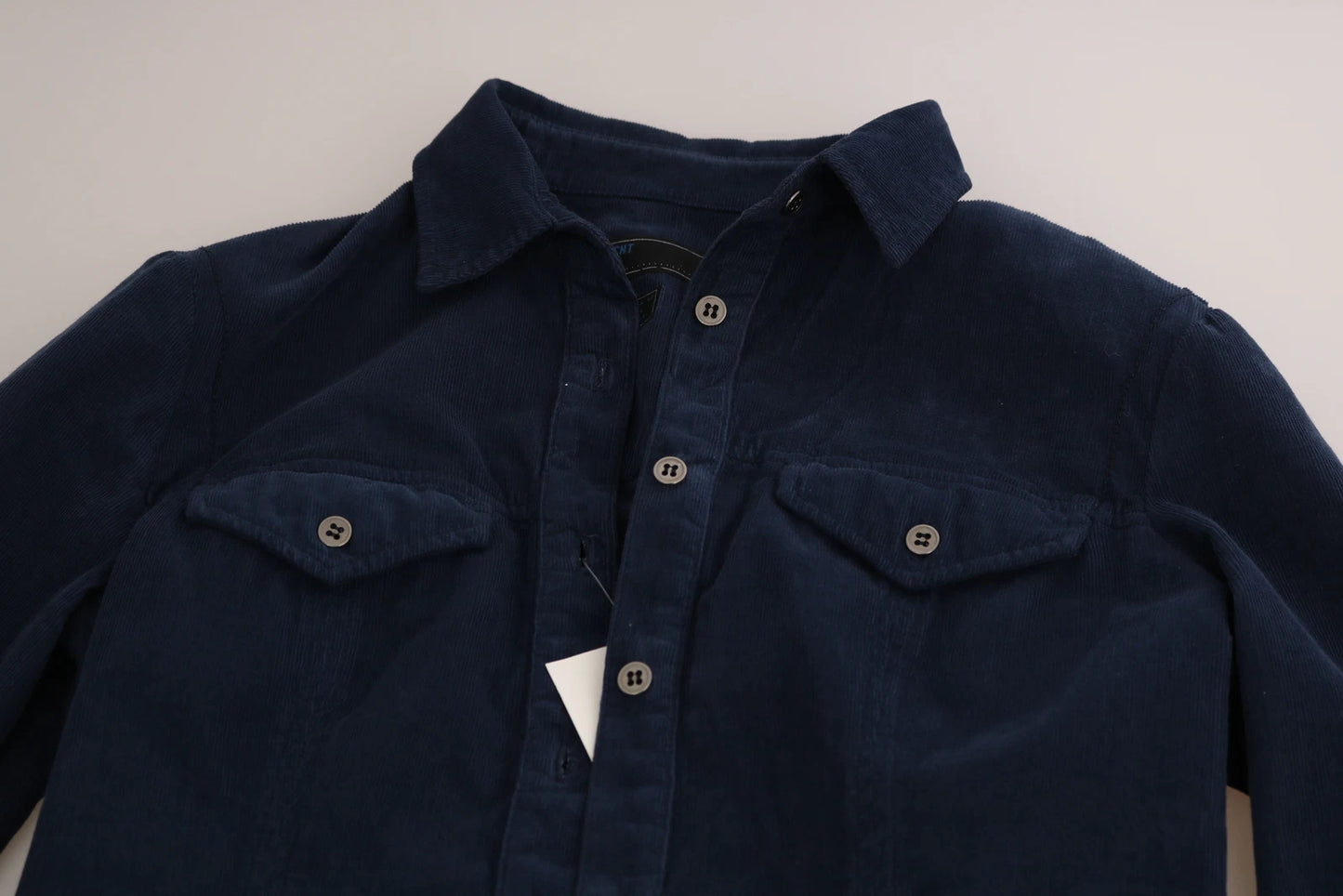 Acht Baumwoll-Cordhemd mit langen Ärmeln