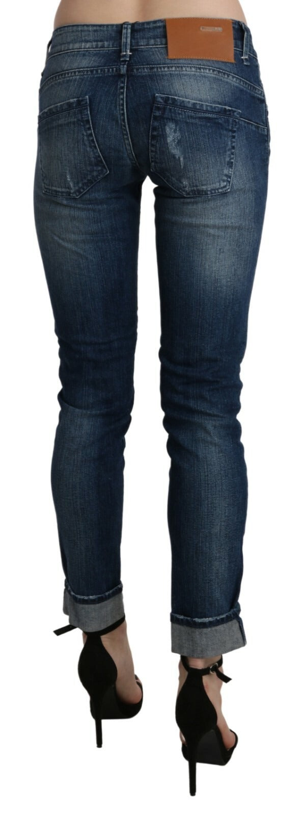 Acht Baumwoll-Jeans in Hellblau mit niedriger Taille und Skinny-Passform
