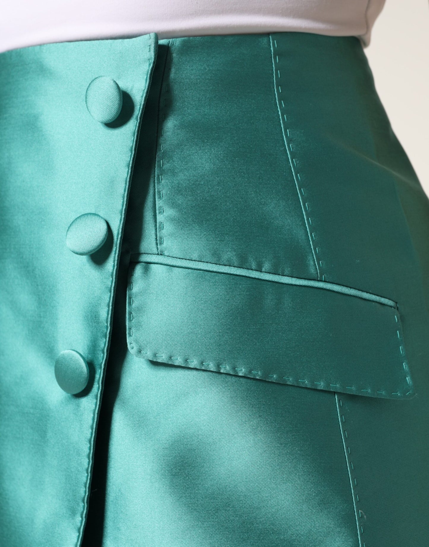 Dolce & Gabbana Grüner Polyester-Minirock mit hohem Bund und Knopf